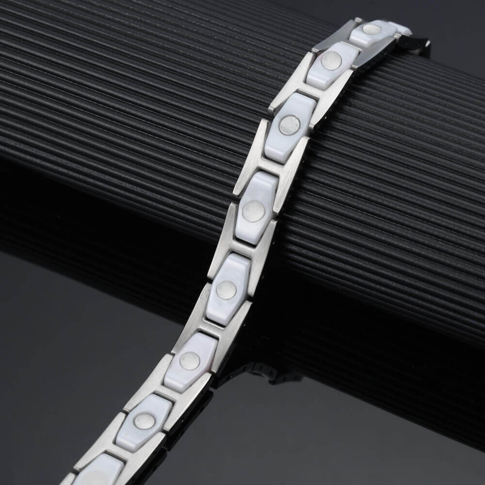 Ceramic and Stainless Steel Magnetic Bracelet. 2 Colors available. Model CEB044
